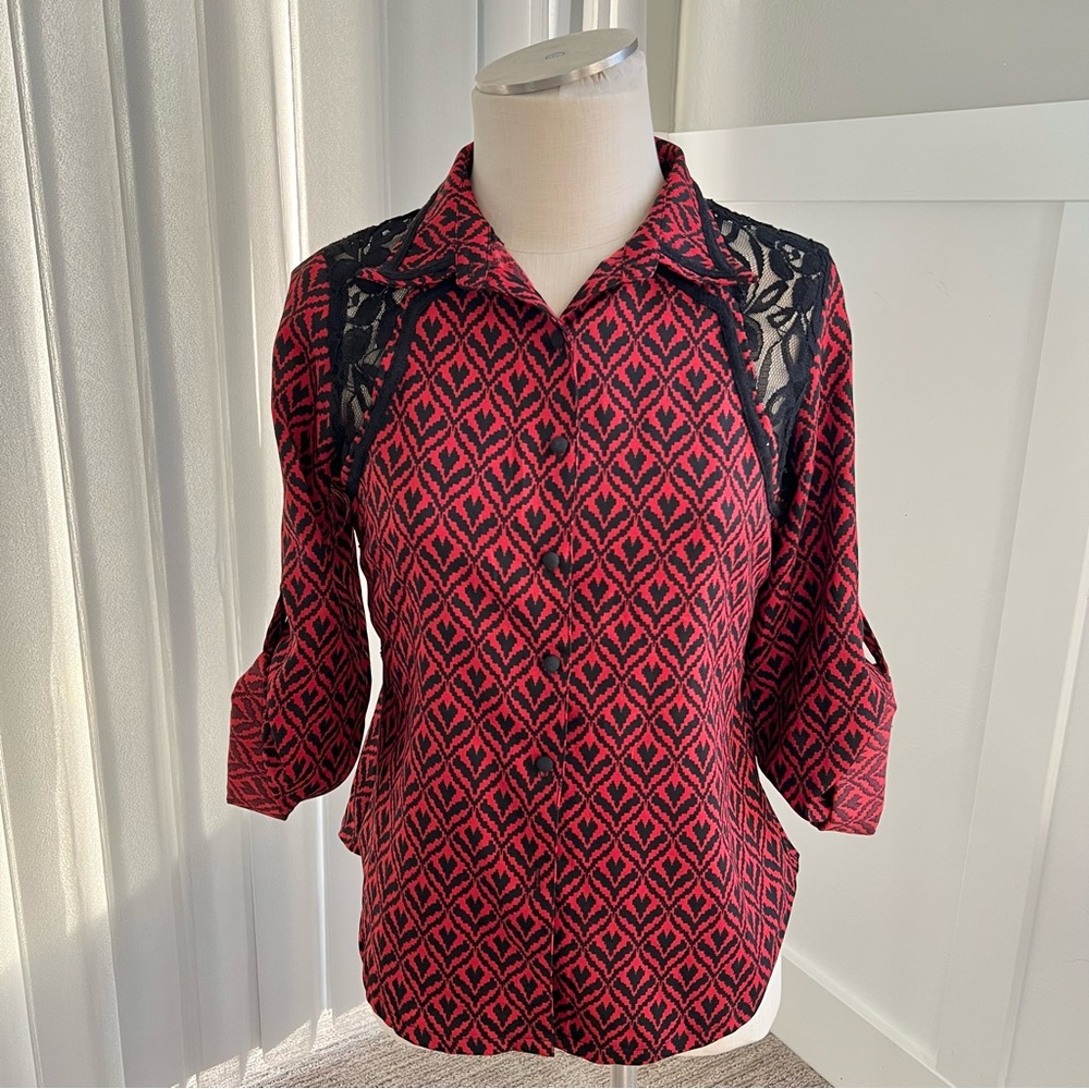 BKE Boutique Women’s Button Up Top Size Small
